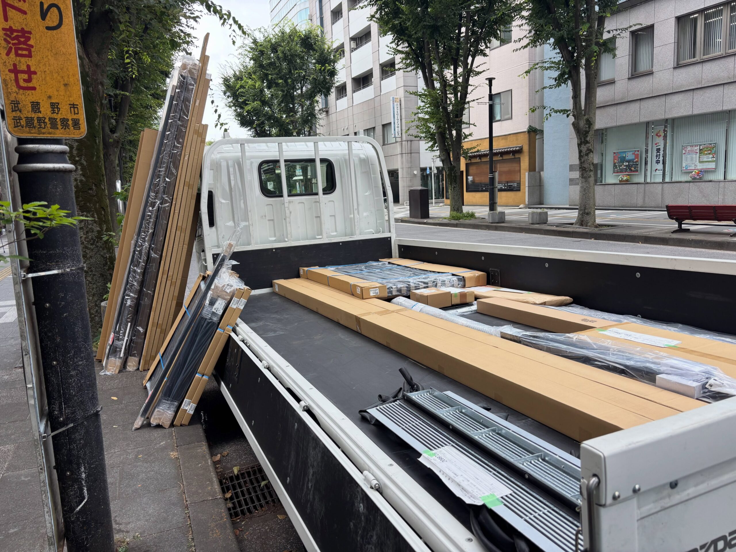 外構材料搬入🚚❥❥❥
#LIXIL
#造園#庭師#土木#植木販売エクステリア工事外構工事日本庭園洋風庭園ブロック工事フェンス工事街路樹管理草刈剪定伐採解体工事zouen職人さん募集中